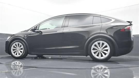 2019 Tesla Model X 5YJXCBE25KF152579