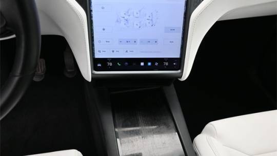 2019 Tesla Model X 5YJXCBE25KF152579