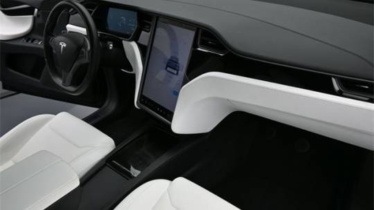 2019 Tesla Model X 5YJXCBE25KF152579