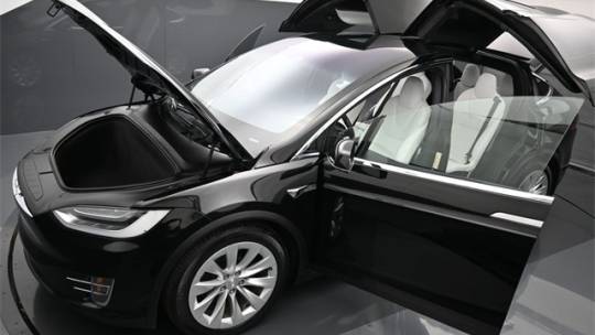 2019 Tesla Model X 5YJXCBE25KF152579