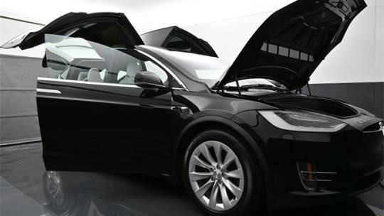 2019 Tesla Model X 5YJXCBE25KF152579