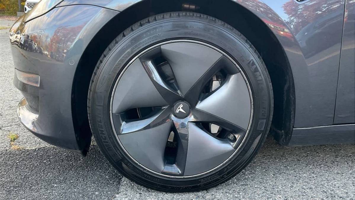 2018 Tesla Model 3 5YJ3E1EB4JF183209