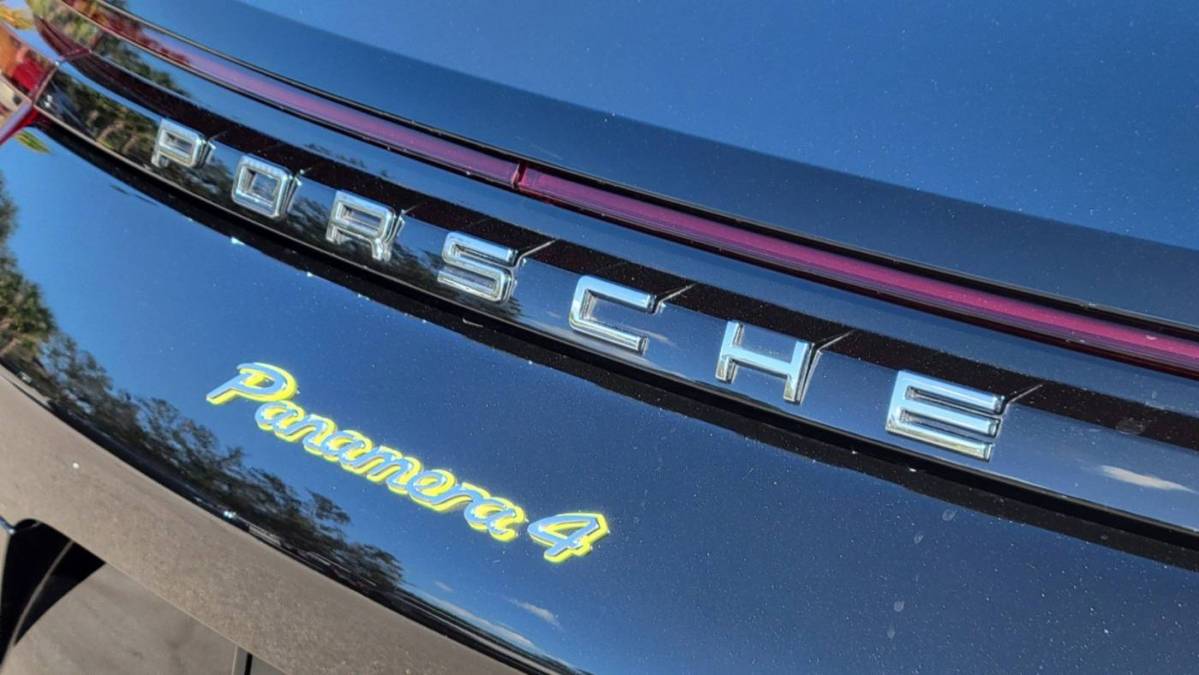 2018 Porsche Panamera WP0AE2A75JL128070