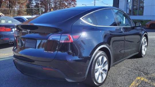 2021 Tesla Model Y 5YJYGDEE5MF077125