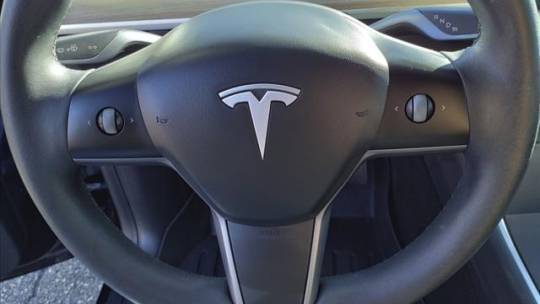 2021 Tesla Model Y 5YJYGDEE5MF077125