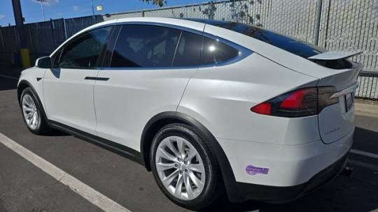 2018 Tesla Model X 5YJXCDE24JF113928