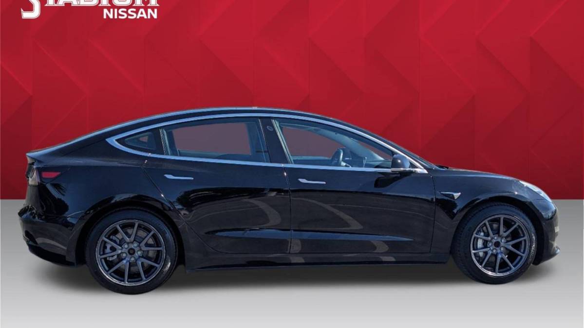 2018 Tesla Model 3 5YJ3E1EA8JF172110