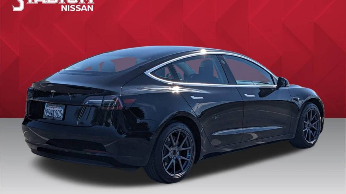 2018 Tesla Model 3 5YJ3E1EA8JF172110