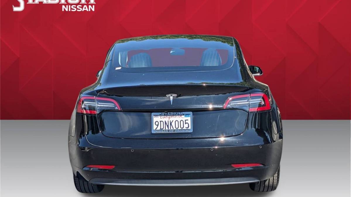 2018 Tesla Model 3 5YJ3E1EA8JF172110