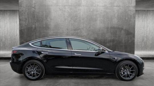 2018 Tesla Model 3 5YJ3E1EA9JF011426