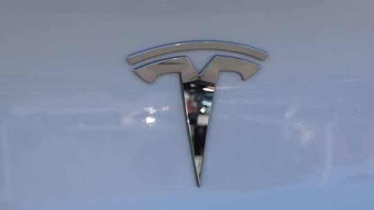 2018 Tesla Model 3 5YJ3E1EB7JF089101