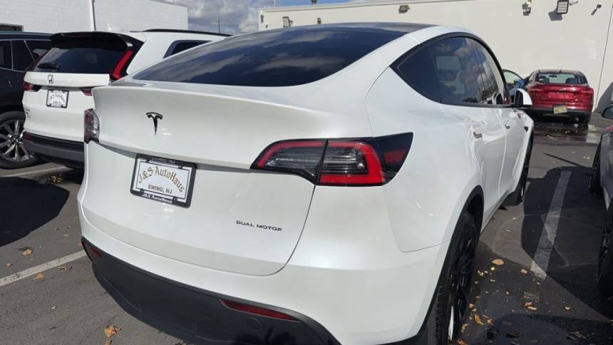 2021 Tesla Model Y 5YJYGDEE2MF072433