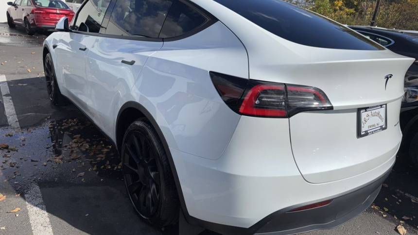 2021 Tesla Model Y 5YJYGDEE2MF072433