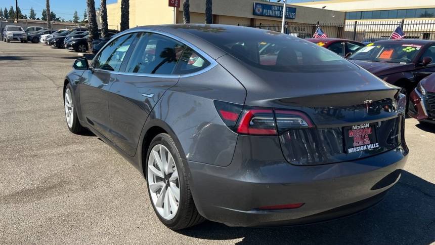 2018 Tesla Model 3 5YJ3E1EB2JF090706