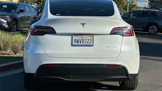 2021 Tesla Model Y 5YJYGDEE1MF195334