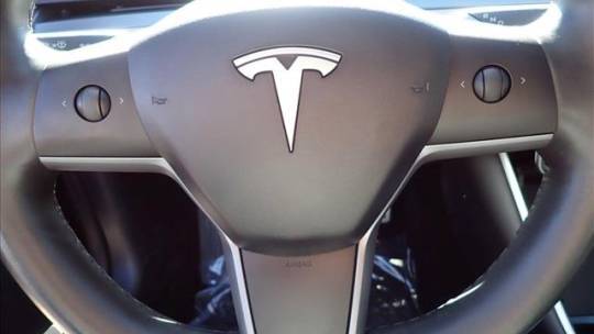 2018 Tesla Model 3 5YJ3E1EB3JF082372