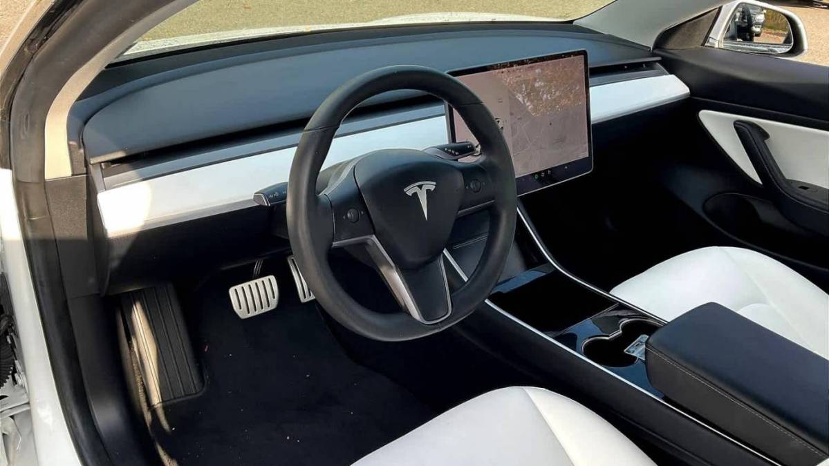 2019 Tesla Model 3 5YJ3E1EB3KF470073