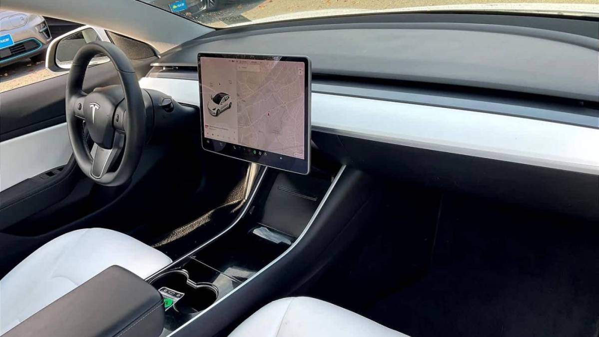 2019 Tesla Model 3 5YJ3E1EB3KF470073