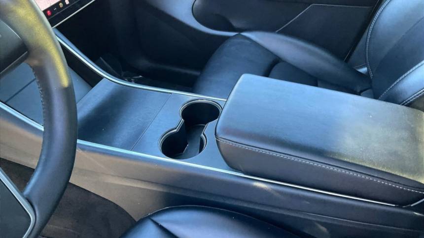 2020 Tesla Model Y 5YJYGDEE5LF015481