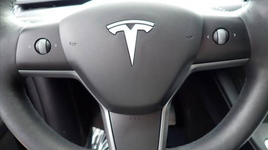 2021 Tesla Model Y 5YJYGDEE6MF186032