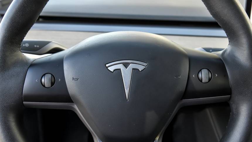 2021 Tesla Model Y 5YJYGDEE0MF142169