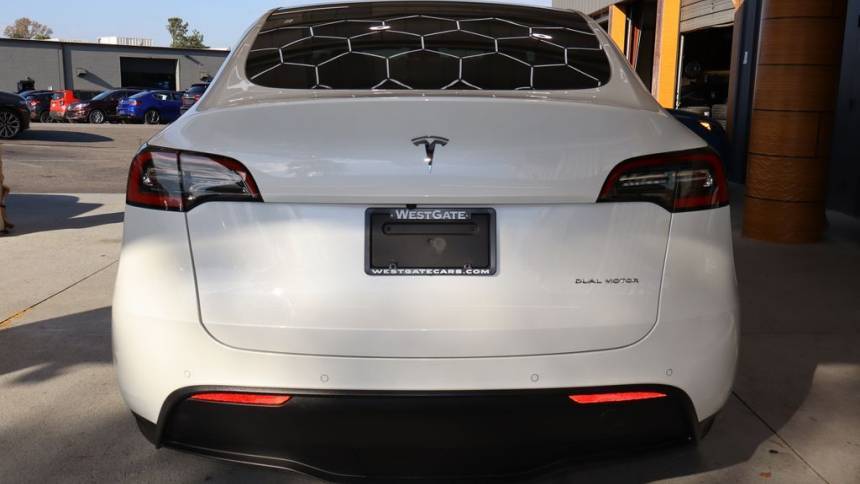 2021 Tesla Model Y 5YJYGDEE0MF090719