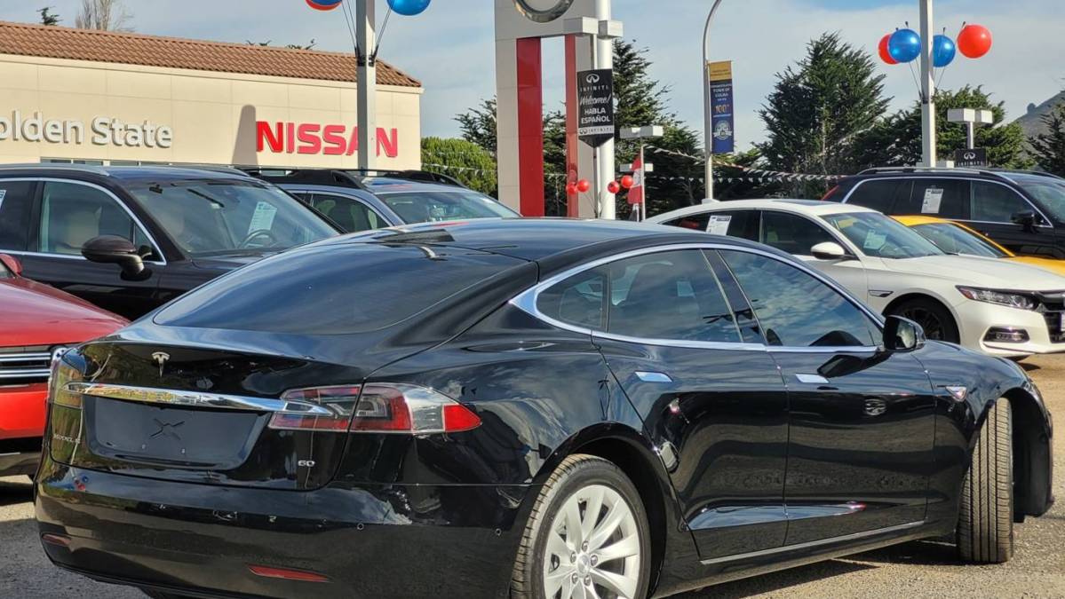 2016 Tesla Model S 5YJSA1E14GF162271