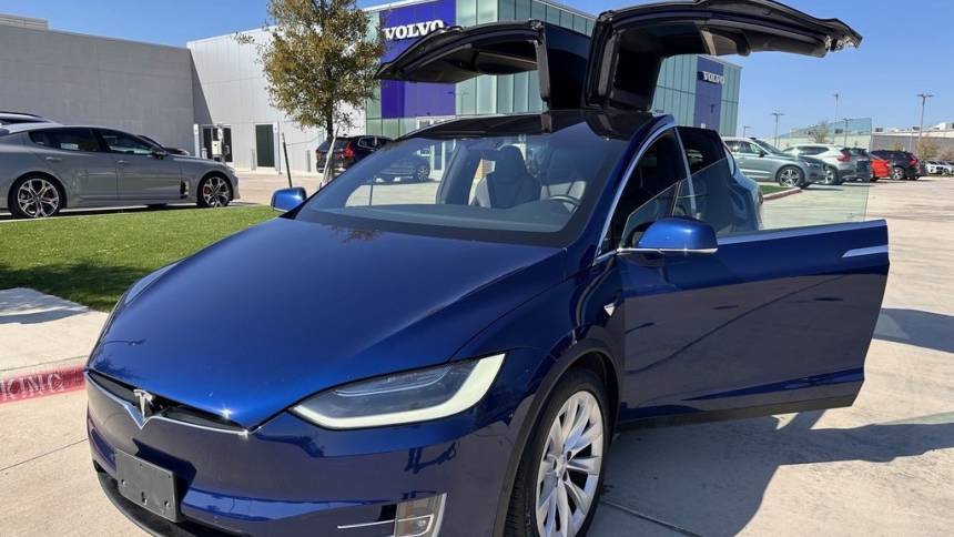 2018 Tesla Model X 5YJXCBE21JF110599