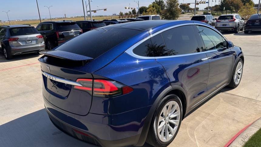 2018 Tesla Model X 5YJXCBE21JF110599