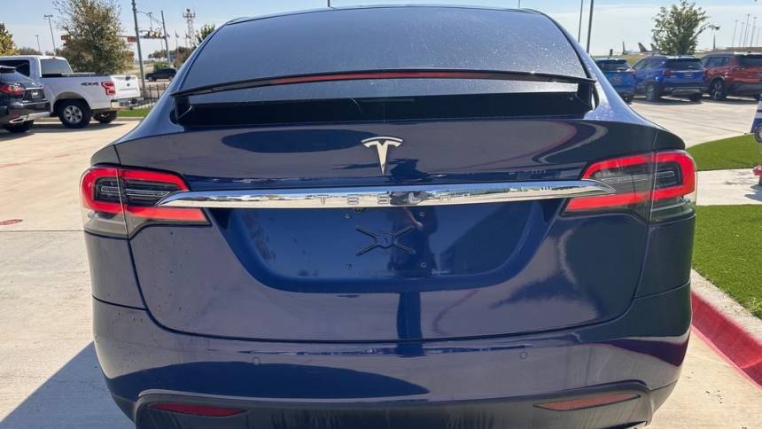 2018 Tesla Model X 5YJXCBE21JF110599