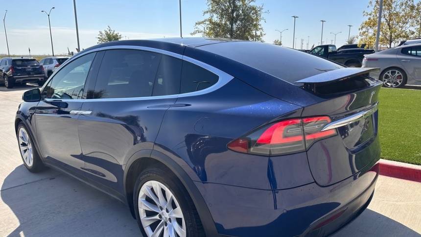 2018 Tesla Model X 5YJXCBE21JF110599