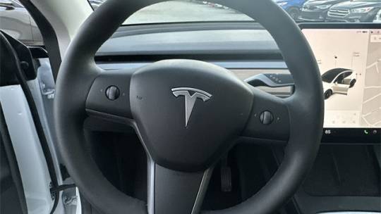 2021 Tesla Model Y 5YJYGDEE5MF304541