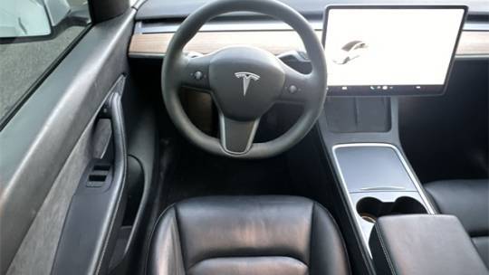 2021 Tesla Model Y 5YJYGDEE5MF304541