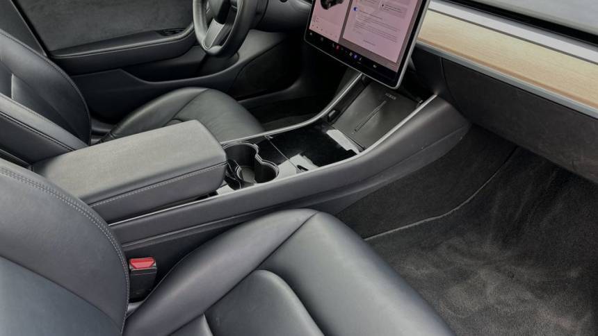 2018 Tesla Model 3 5YJ3E1EA0JF071031