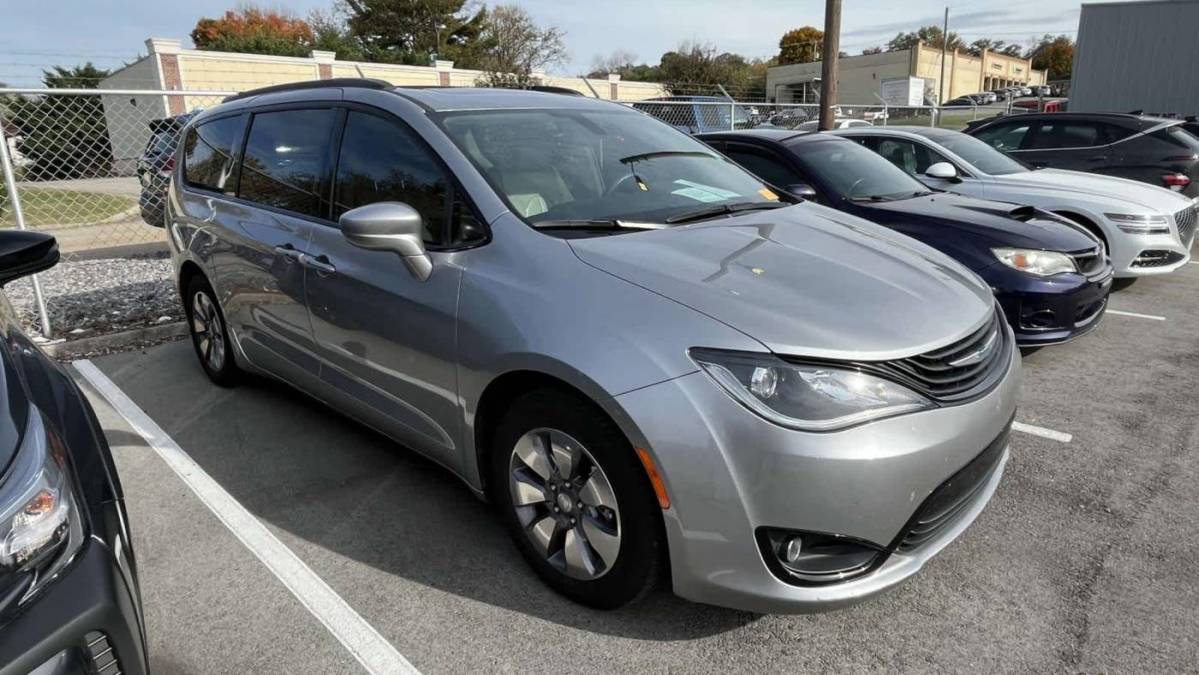 2018 Chrysler Pacifica Hybrid 2C4RC1N72JR295040