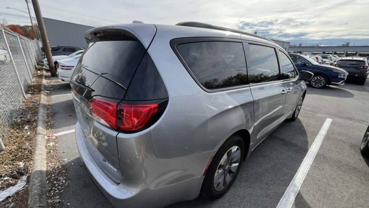 2018 Chrysler Pacifica Hybrid 2C4RC1N72JR295040