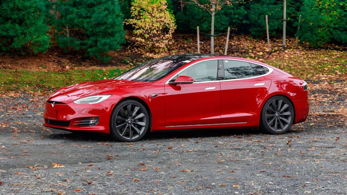 2017 Tesla Model S 5YJSA1E24HF209177