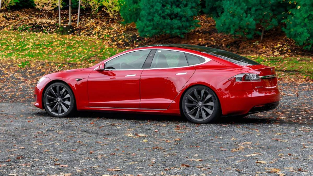 2017 Tesla Model S 5YJSA1E24HF209177