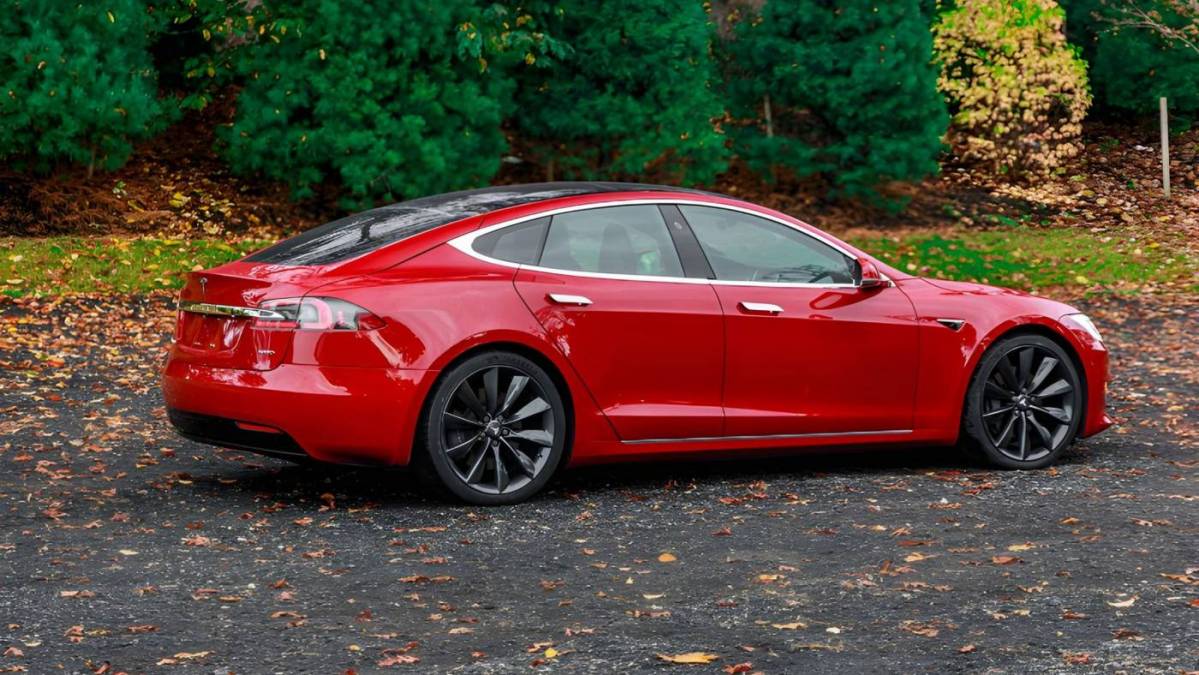 2017 Tesla Model S 5YJSA1E24HF209177