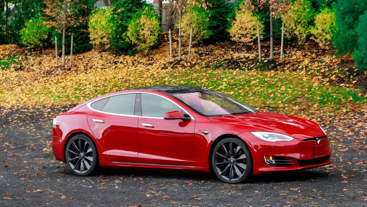 2017 Tesla Model S 5YJSA1E24HF209177