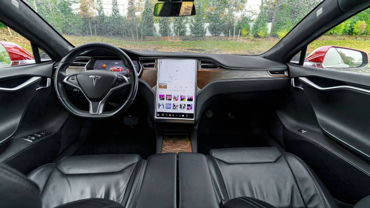 2017 Tesla Model S 5YJSA1E24HF209177