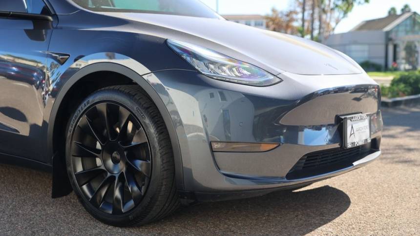 2021 Tesla Model Y 5YJYGAEE6MF143681