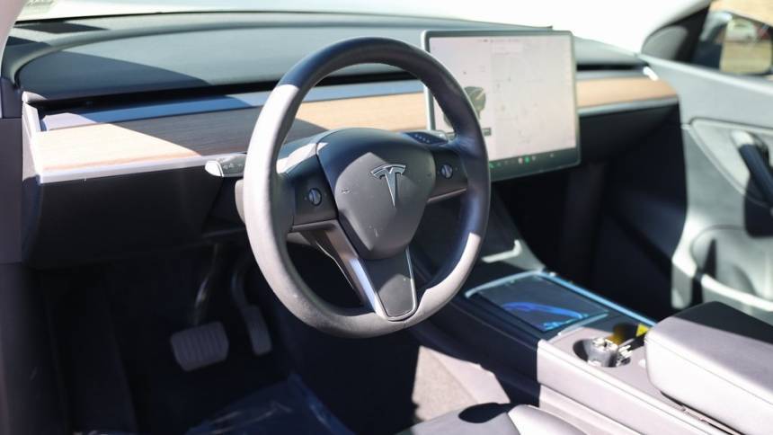 2021 Tesla Model Y 5YJYGAEE6MF143681