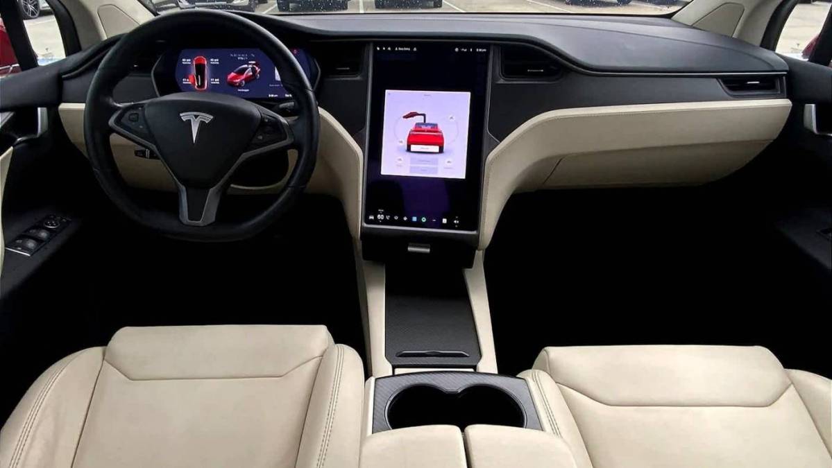 2018 Tesla Model X 5YJXCAE21JF129776