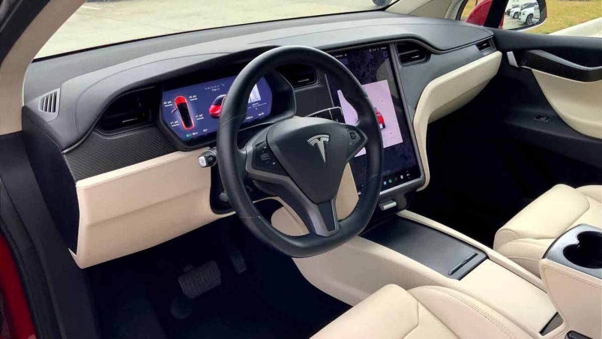 2018 Tesla Model X 5YJXCAE21JF129776