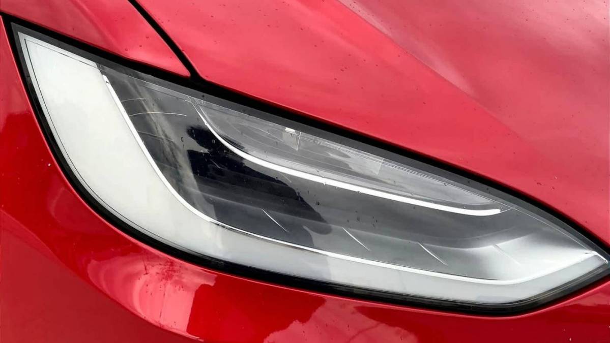 2018 Tesla Model X 5YJXCAE21JF129776