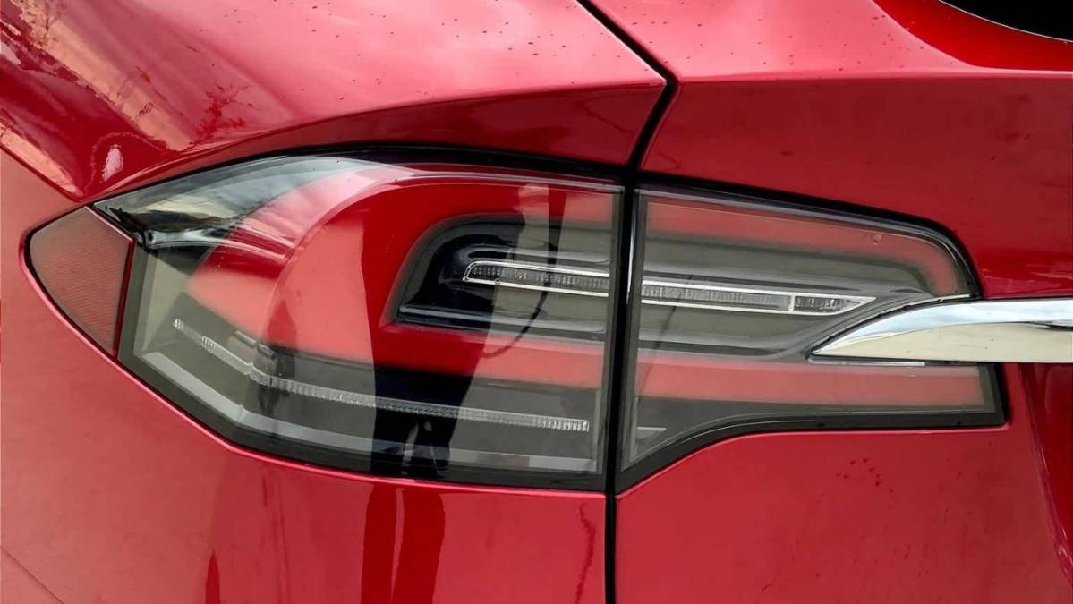 2018 Tesla Model X 5YJXCAE21JF129776