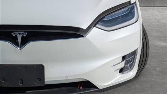 2017 Tesla Model X 5YJXCDE20HF048070