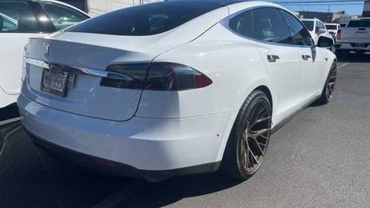 2015 Tesla Model S 5YJSA1S24FF095327