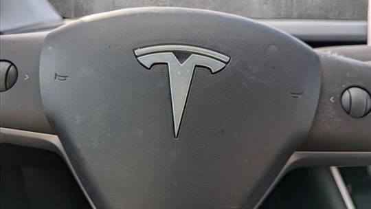 2020 Tesla Model Y 5YJYGDEE0LF009605